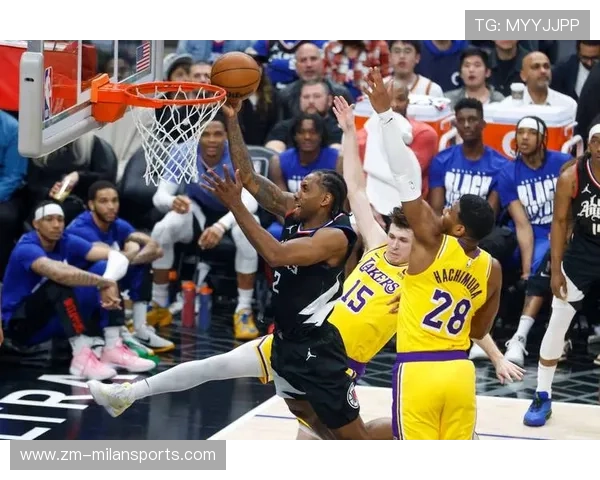 NBA强势隔扣滑出3米：一场扣篮的极限挑战与篮球魅力的完美展现